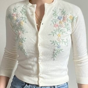 Vintage White Cardigan with Shinmery Flower Embroidery